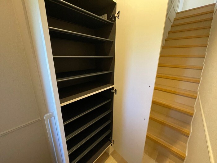 物件内観写真10　(靴箱)