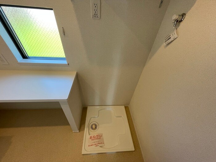 物件内観写真16　(洗濯機置場)