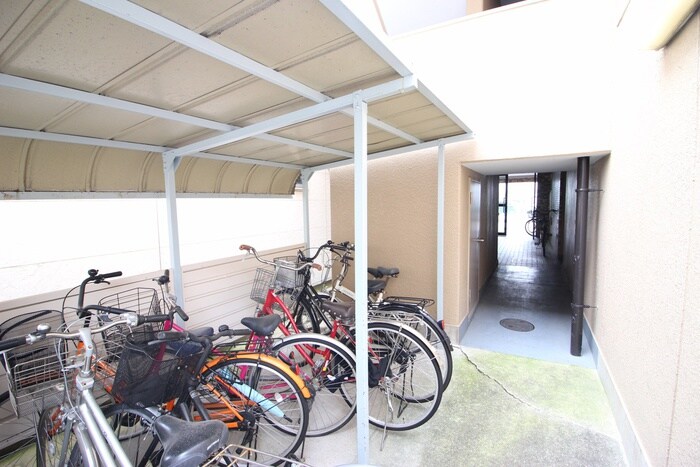 物件外観写真2　(駐輪場)