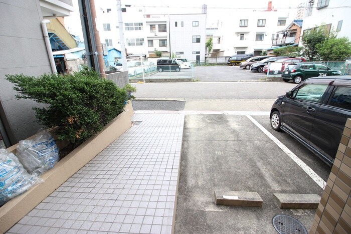 物件外観写真6　(駐車場)