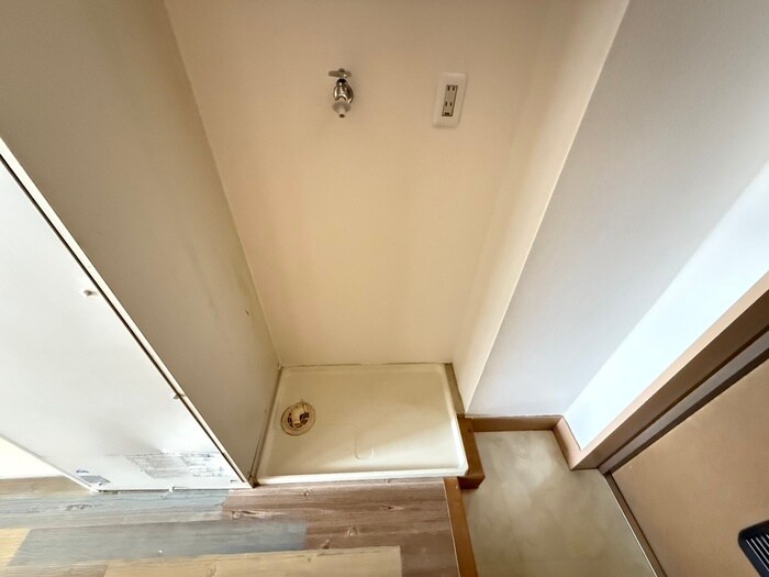 物件内観写真14　(洗濯機置場)