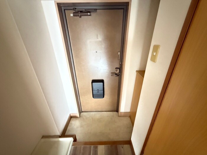 物件内観写真18　(玄関)