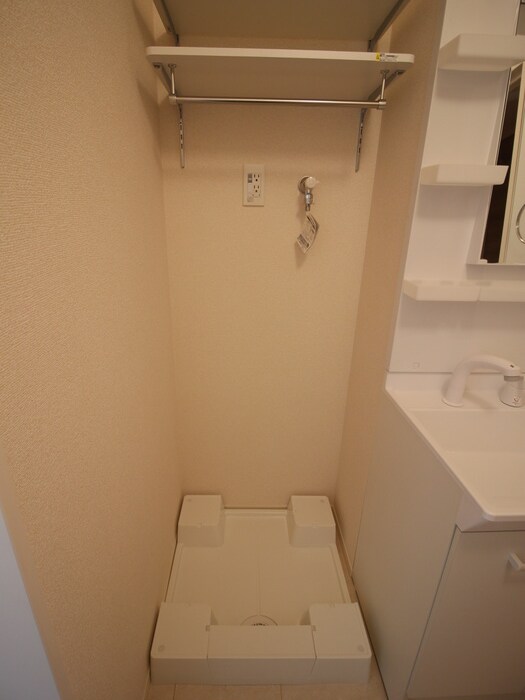 物件内観写真11　(洗濯機置場)