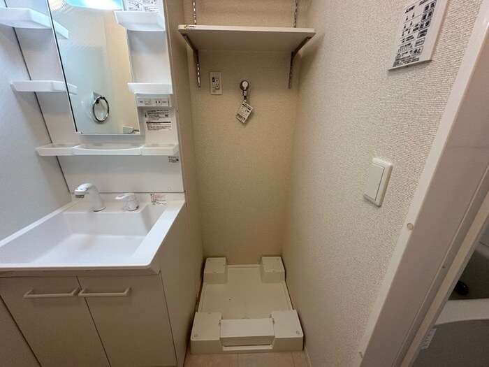 物件内観写真13　(洗濯機置場)