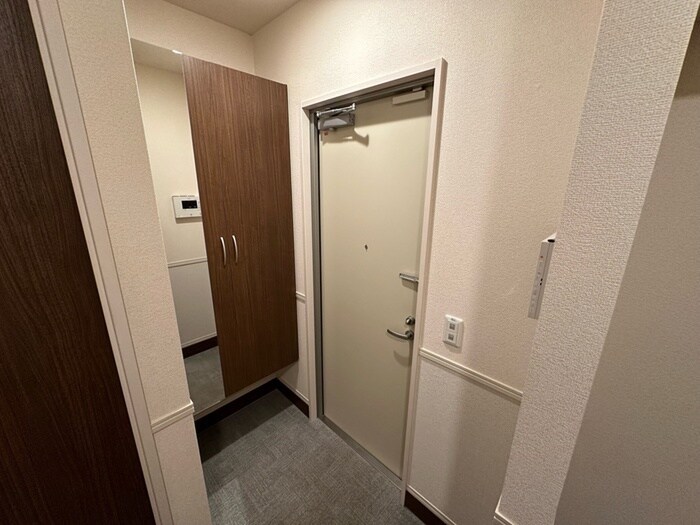 物件内観写真16　(玄関)