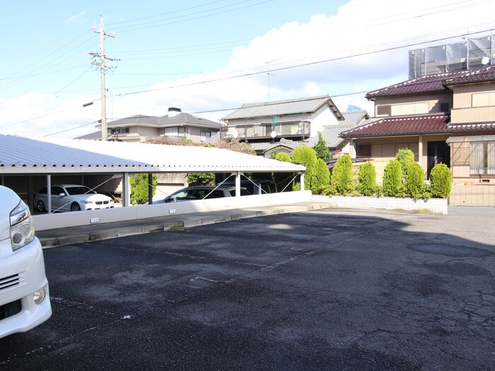 物件外観写真4　(駐車場)