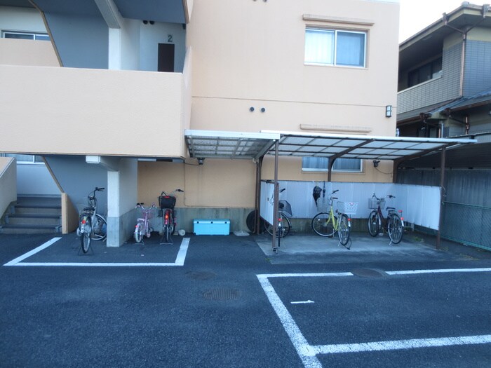 物件外観写真3　(駐輪場)