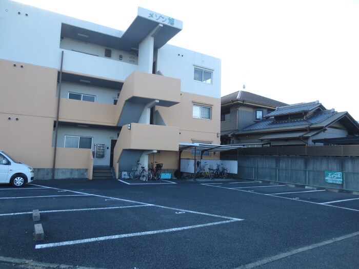 物件外観写真4　(駐車場)