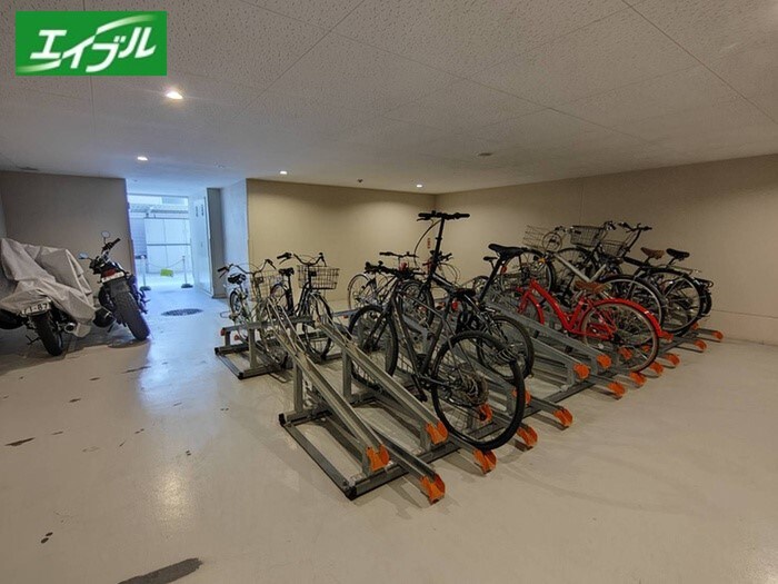 物件外観写真3　(駐輪場)