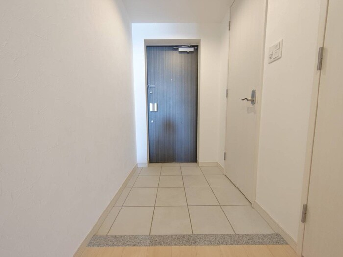 物件内観写真16　(玄関)