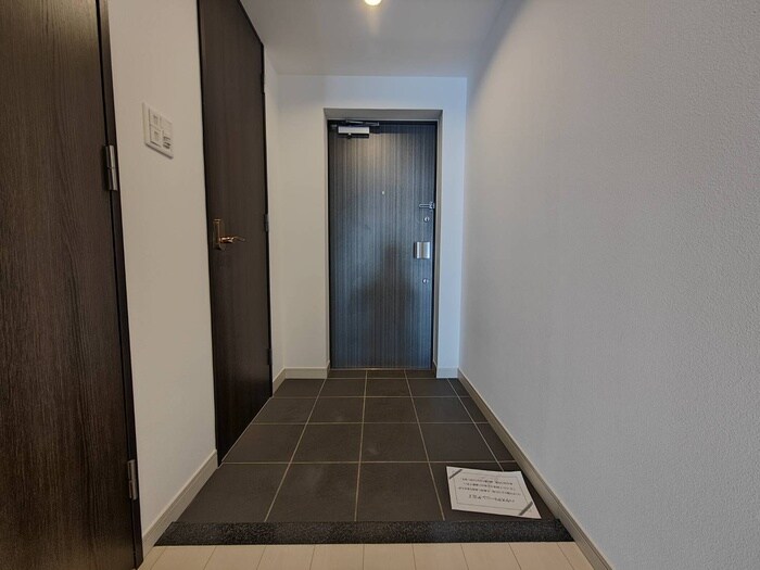 物件内観写真16　(玄関)