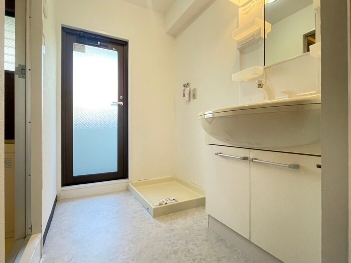 物件内観写真13　(洗濯機置場)