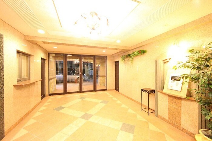 物件外観写真5　(エントランス部分)