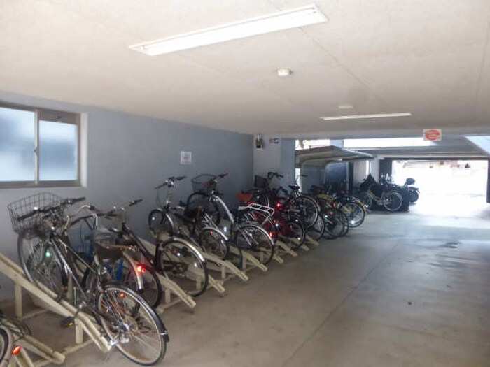 物件外観写真6　(駐輪場)