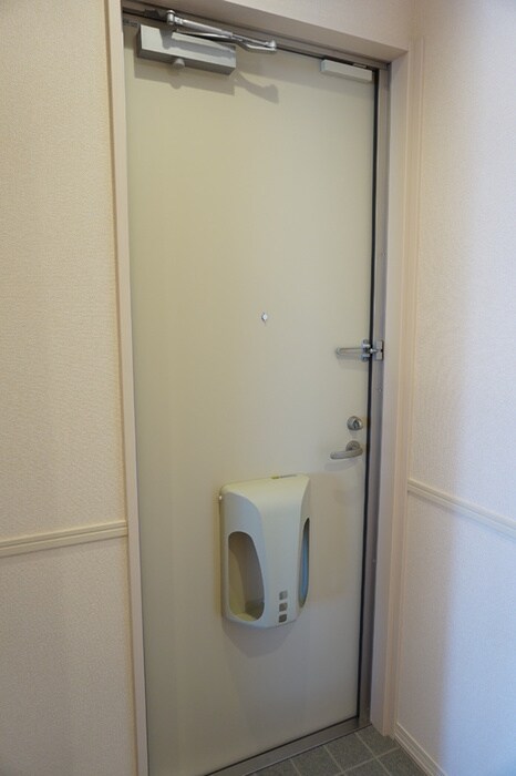 物件内観写真12　(玄関)