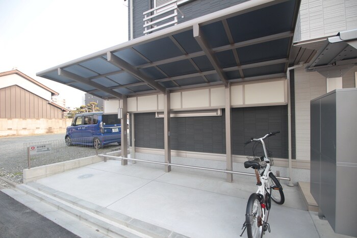 物件外観写真3　(駐輪場)