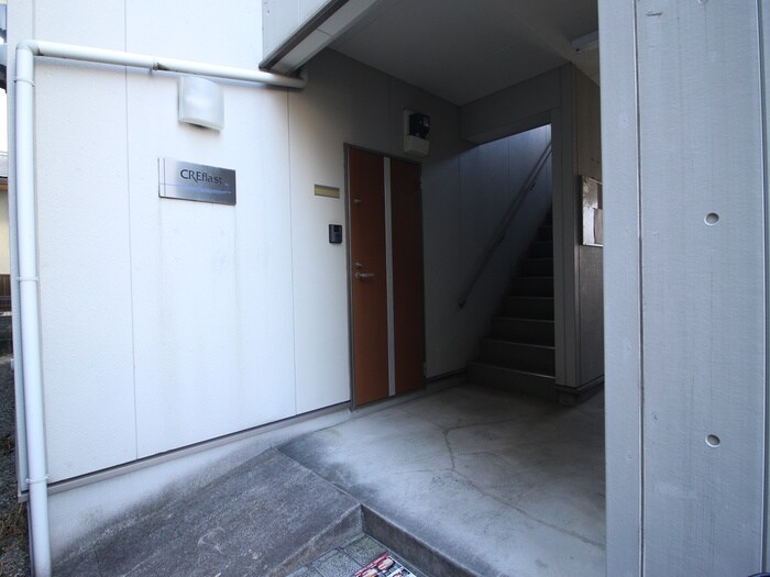 物件外観写真2　(エントランス部分)
