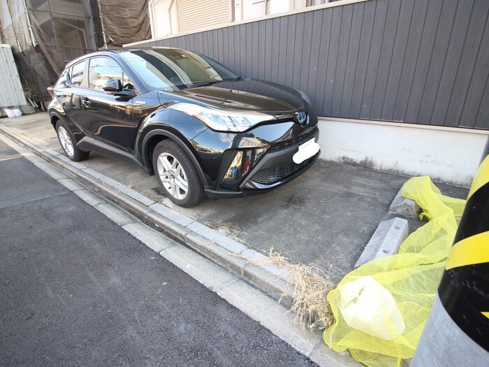 物件外観写真5　(駐車場)