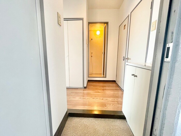 物件内観写真13　(玄関)