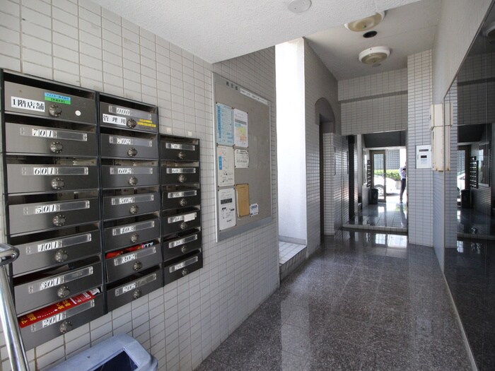 物件外観写真4　(エントランス部分)