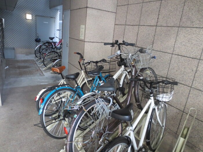 物件外観写真4　(駐輪場)