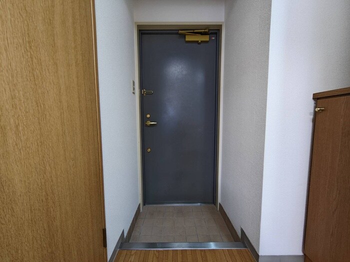 物件内観写真16　(玄関)