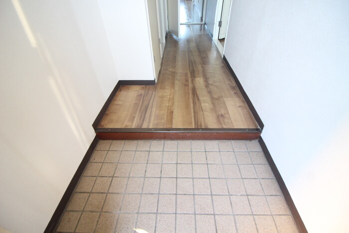 物件内観写真7　(玄関)