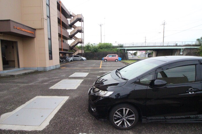 物件外観写真4　(駐車場)