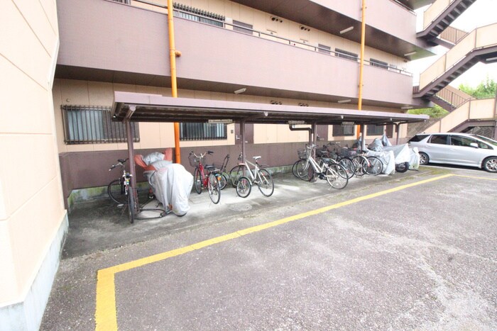 物件外観写真5　(駐輪場)