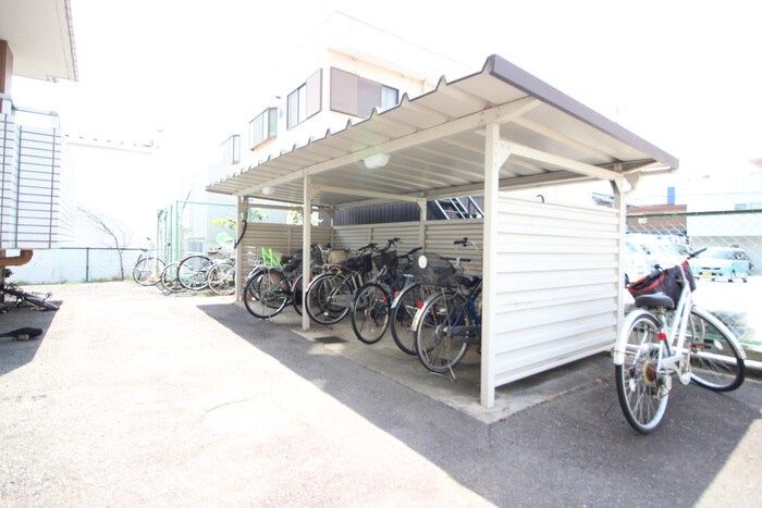 物件外観写真3　(駐輪場)