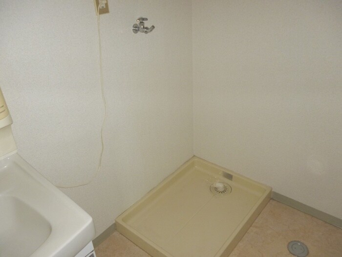 物件内観写真14　(洗濯機置場)