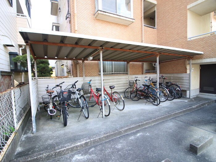 物件外観写真2　(駐輪場)