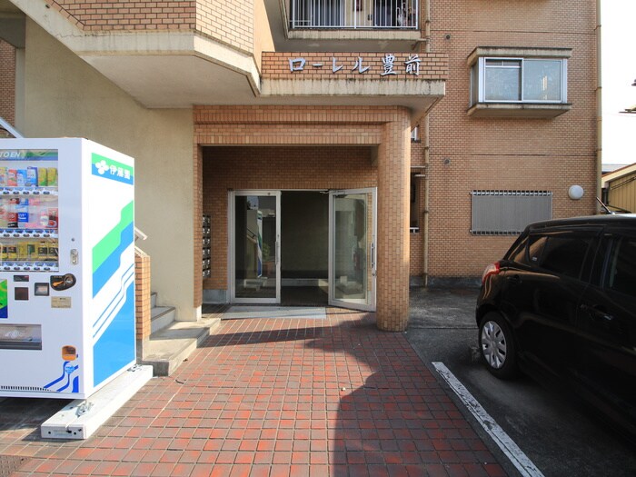 物件外観写真5　(エントランス部分)