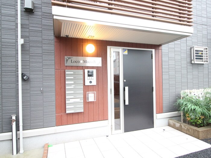 物件外観写真3　(エントランス部分)