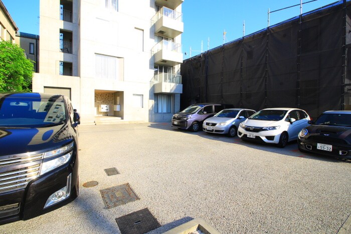 物件外観写真4　(駐車場)