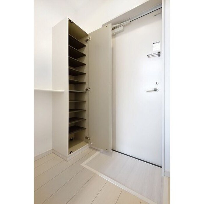 物件内観写真8　(玄関)