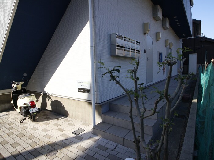 物件外観写真6　(エントランス部分)