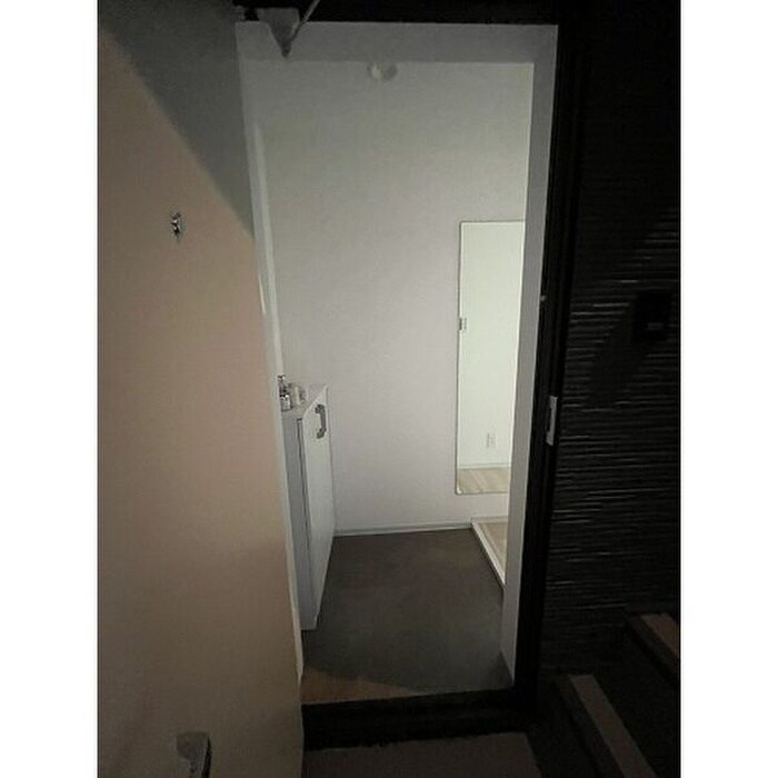 物件内観写真12　(玄関)