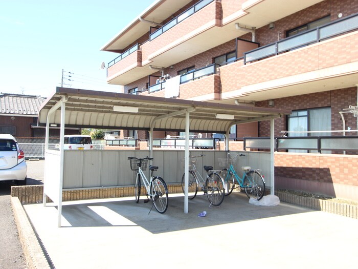 物件外観写真2　(駐輪場)