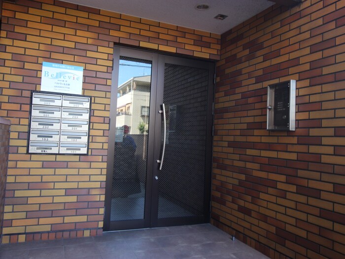 物件外観写真5　(エントランス部分)