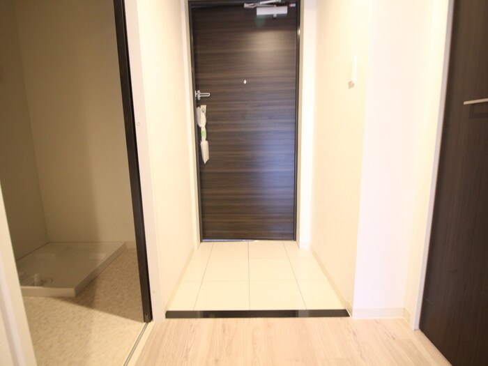 物件内観写真7　(玄関)