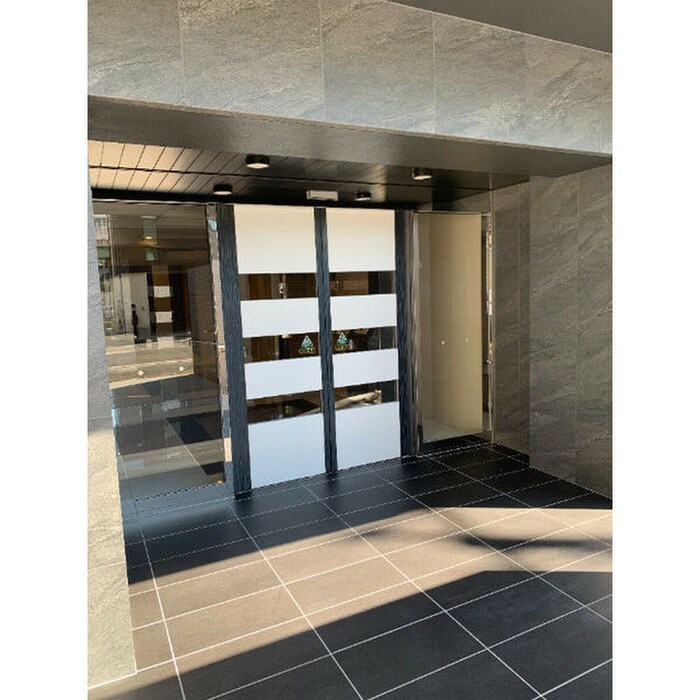 物件外観写真4　(エントランス部分)