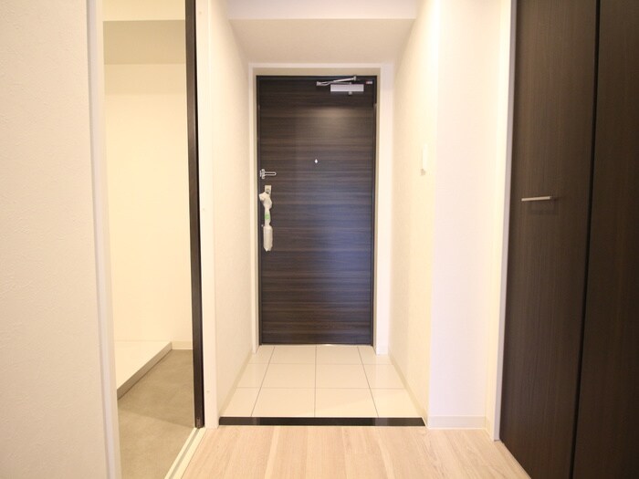 物件内観写真18　(玄関)