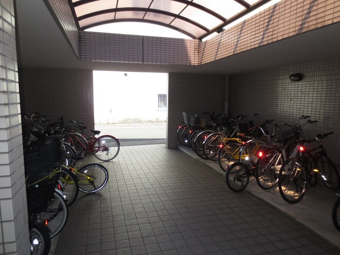 物件外観写真5　(駐輪場)