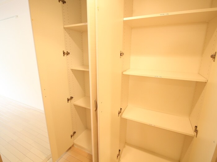 物件内観写真18　(収納)