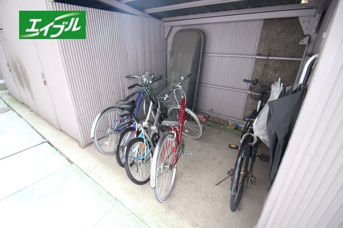 物件外観写真3　(駐輪場)