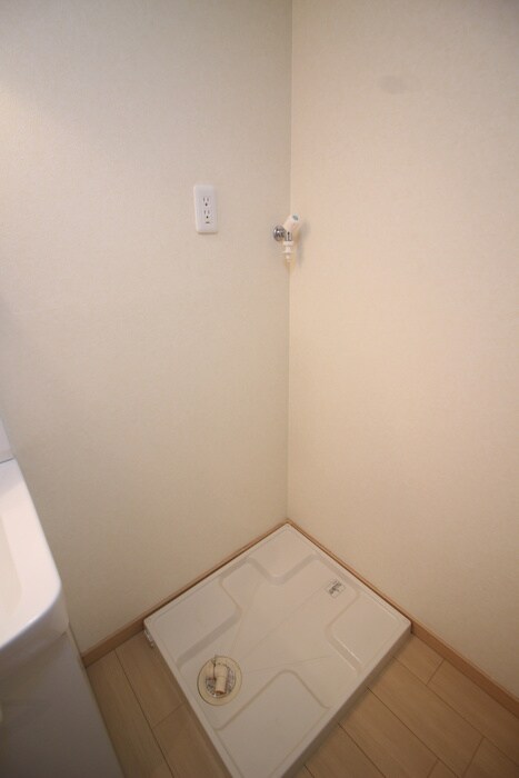 物件内観写真12　(洗濯機置場)