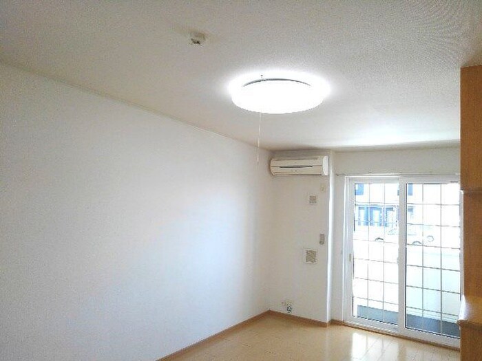 物件内観写真4　(居室)