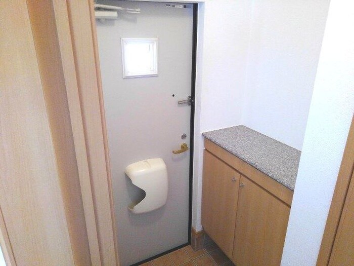 物件内観写真12　(玄関)