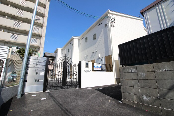 物件外観写真4　(エントランス部分)